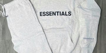 From Couch to Street: How Essential Tracksuits Define Versatility